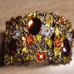 Elegant Floral Gold and Red Bracelet